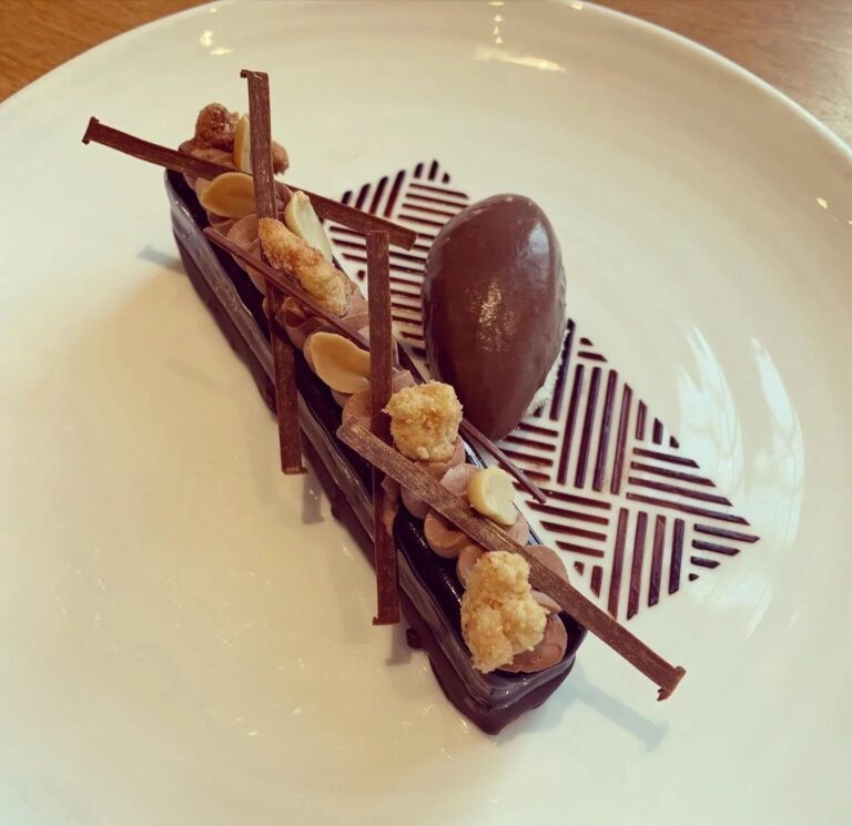 Comment procéder pour se servir des pochoirs en pâtisserie ?